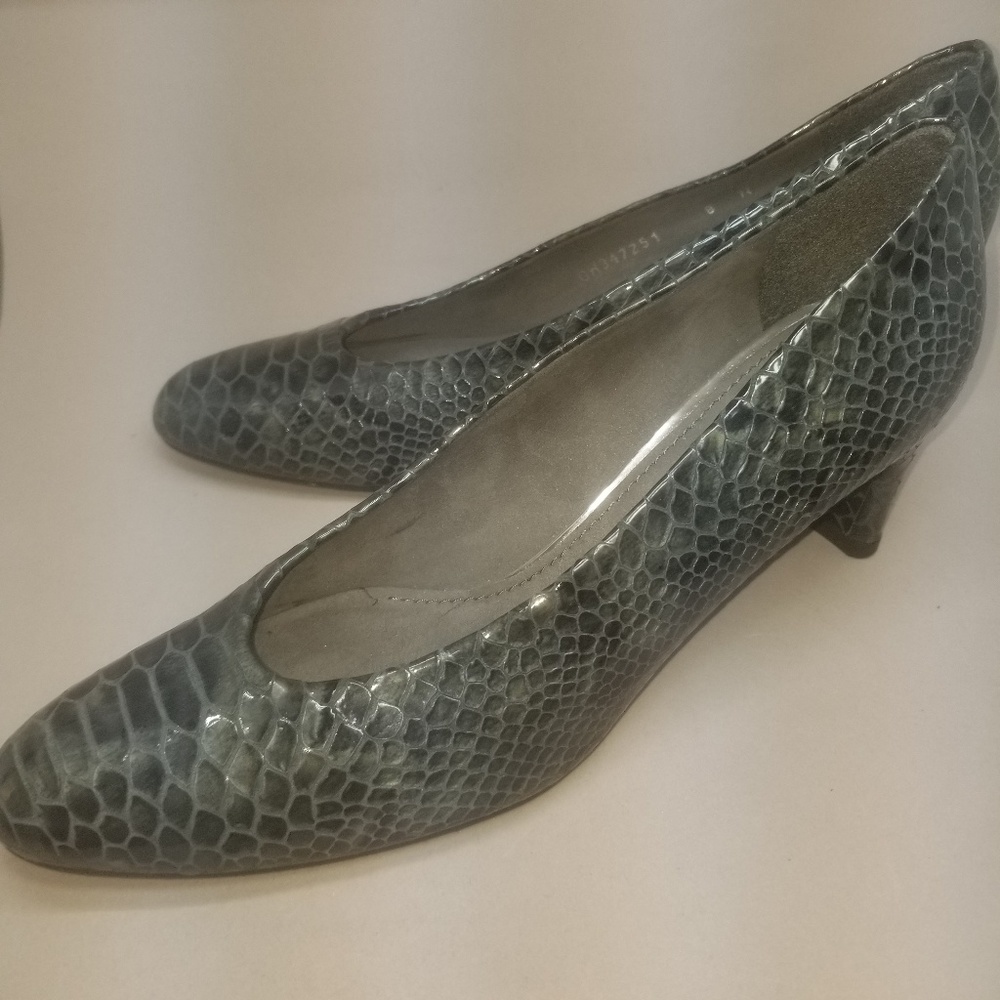 Stuart Weitzman heel - Picture 1 of 4